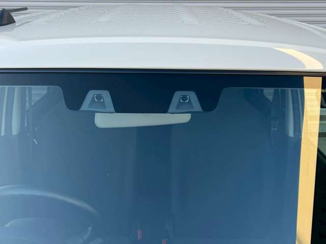 スズキのセーフティサポートは、衝突被害軽減ブレーキや誤発進抑制、車線逸脱警報などを備え、ドライバーを支援。日常の運転で安全性を高め、事故リスクの低減に貢献します。