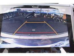 バックカメラが装備されており、後方の安全確認はもちろんのこと狭い場所での駐車や雨の日・夜間など視界の悪いコンディションでのストレスの軽減にもなります！