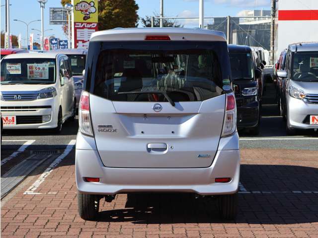 今の軽自動車は、とても広い！普通車と比べて維持費もお得で、家計に優しいですよ！