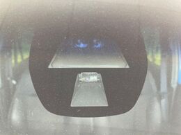 【シティブレーキアクティブシステム】低速走行中に前方の車両等を認識し、衝突しそうな時は警報とブレーキで衝突回避と被害軽減をアシスト。より安全にドライブをお楽しみいただけます。