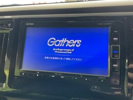 【純正ナビ】人気の純正ナビを装備しております。ナビの使いやすさはもちろん、オーディオ機能も充実！キャンプや旅行はもちろん、通勤や買い物など普段のドライブも楽しくなるはず♪