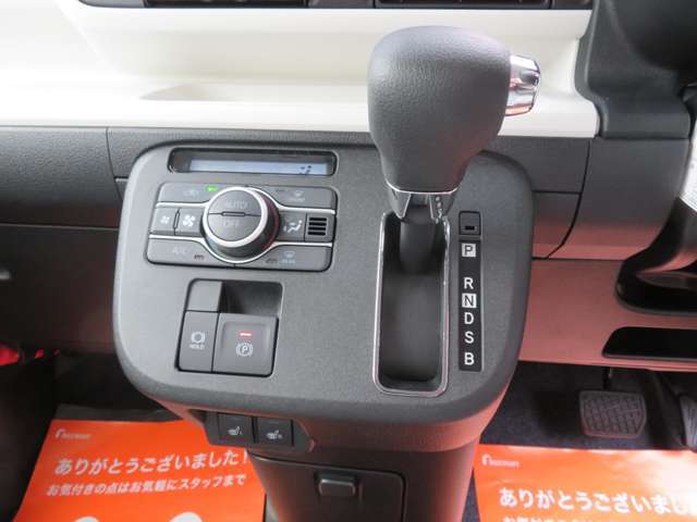 サイドブレーキ機能が変わりました、電動パーキングブレーキ　指先だけで簡単に操作ができます。オートブレーキホールド機能、ブレーキペタルから足を離してもブレーキを保持する機能付き。安全確認もお忘れなく