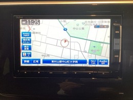 ナビゲーションはフルセグTVのGathers純正メモリーナビを搭載しています。Bluetoothオーディオ機能がありますので、スマートフォンなどの音楽も再生できます。