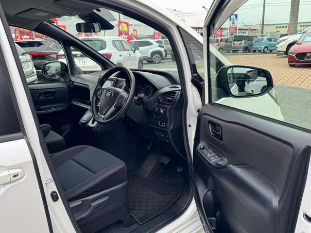 ☆展示場には高品質の中古車や新車が勢揃いです☆展示台数100台の大型展示場へ是非ご来店ください☆