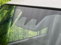 【スマートアシスト】走行中に前方の車両等を認識し、衝突しそうな時は警報とブレーキで衝突回避と被害軽減をアシスト。より安全にドライブをお楽しみいただけます。