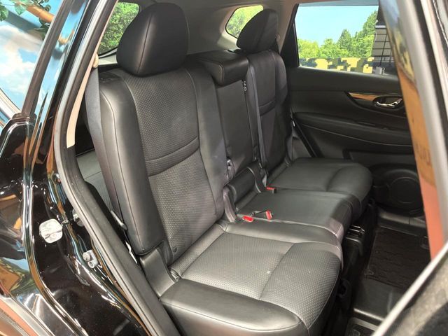 後部座席も気になるようなキズ・汚れやへたり等、大きなダメージはなく、良好な状態です。