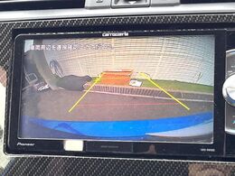 【バックカメラ】駐車時に後方がリアルタイム映像で確認できます。大型商業施設や立体駐車場での駐車時や、夜間のバック時に大活躍！運転スキルに関わらず、今や必須となった装備のひとつです！