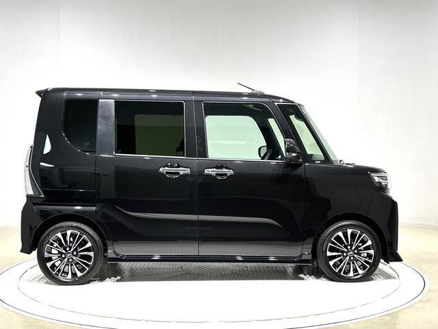 ドアは約90度に開くので荷物も積み込みやすく、乗り降りもしやすい♪　ロングドライブも快適に過ごせる工夫がいっぱいです♪♪