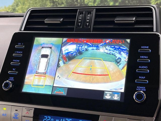 【マルチテレインモニター】車のフロントやサイドのカメラ画像を同時にモニター表示することで、悪路や狭い道を走行時でも周囲の状況確認ができ安心！本格SUVにうれしい装備です♪