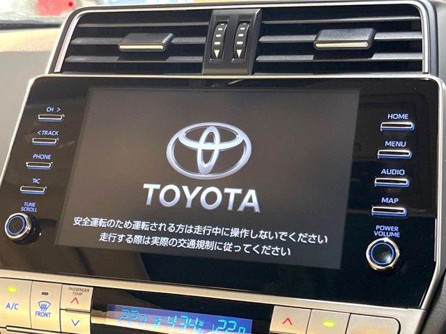 【メーカー9型ナビ】インテリアに溶け込むスタイリッシュな「専用設計」メーカーナビを装備♪視認性や操作性など基本性能にも優れ、より上質なカーライフをお楽しみいただけます。