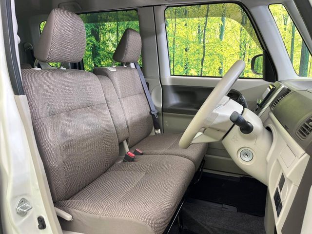 運転席シート廻りは使用感も少なく、良好な状態となっています。丁寧に使われていたことがよくわかりますね。