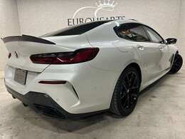 新品カーボン調トランクスポイラー！パワーバックドア！パノラマガラススライドルーフ！ドライビングアシストプロフェッショナル！BMWレーザーライト！