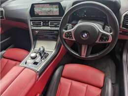 パノラマガラススライドルーフ！赤/黒エクステンドメリノ革シート！シートヒーター/シートベンチレーション！純正ナビ！フルセグ！HUD！メモリ付パワーシート！harman/kardonサウンドシステム