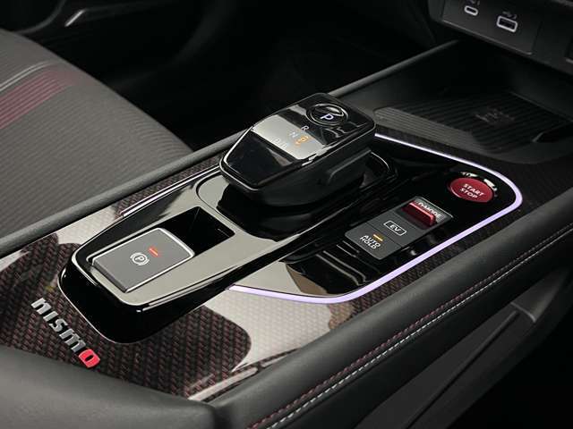 長距離運転や、渋滞時に疲労軽減できるオートブレーキホールド付きです。