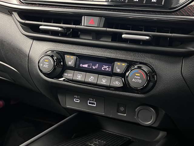 オートエアコンで快適な車内温度を演出してくれます！