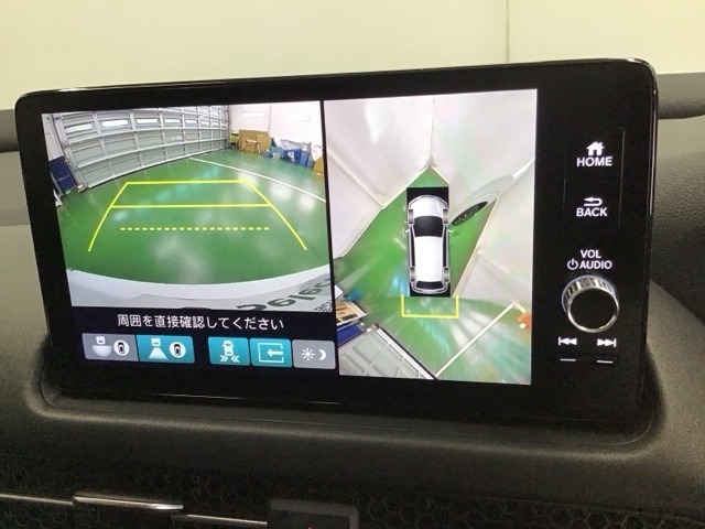 ガイドライン付きバックモニターで車庫入れも安心。知らない道でも安心して楽しくお出かけができます
