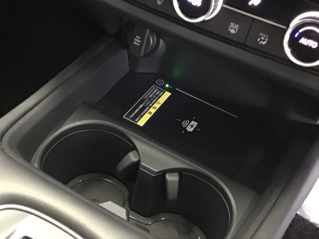 ワイヤレス充電器ついてます！