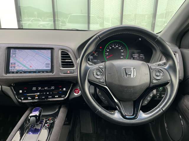 【後部座席】後席もゆったりドライブを楽しめます。内外装はプロこだわりのクリーニングで清潔なおクルマでご納車致します。店舗での現車確認も承っています！