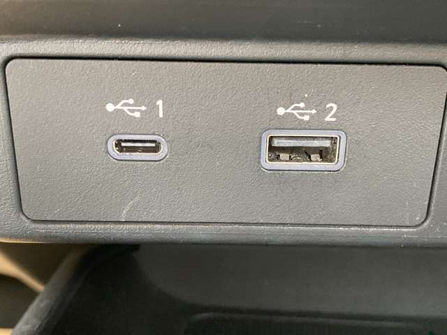 USB充電ポートも搭載しております。