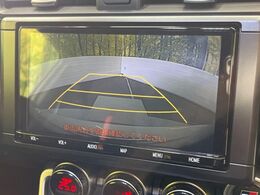 【バックカメラ】駐車時に後方がリアルタイム映像で確認できます。大型商業施設や立体駐車場での駐車時や、夜間のバック時に大活躍！運転スキルに関わらず、今や必須となった装備のひとつです！