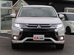 暗い夜道も明るく照らす『LEDヘッドランプ＆ビルドインフォグランプ』。夜間のドライブを明るくサポートします。