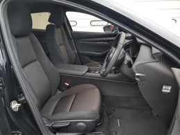 【運転席パワーシート】運転手にあったシートパターンに調整可能です。