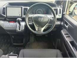 視界が広く運転しやすい運転席です♪