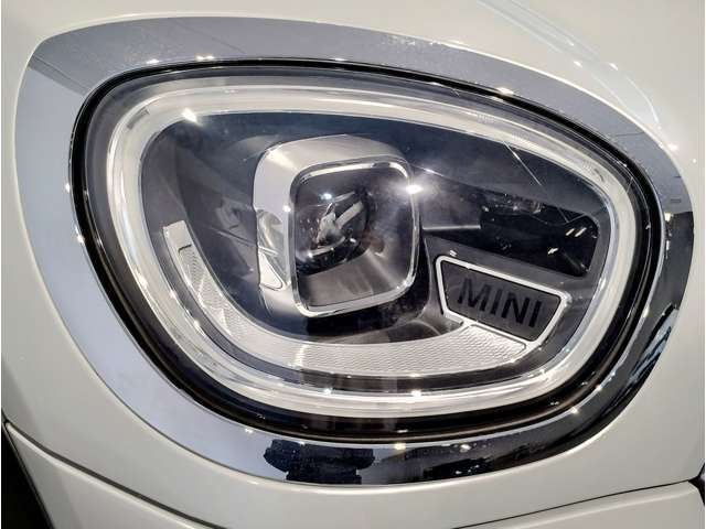 【オートライト】ヘッドライトのオンオフを自動で切り替えてくれる便利な機能です。トンネルを走行する際も自動で転倒致しますので、ライトの操作をしていただく必要は御座いません☆