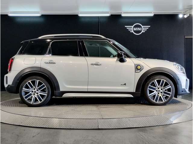 ☆MINIの車の始まりは大人四人がギリギリ乗れるコンパクトな車です！！今となっては3ナンバーですが、もともとは5ナンバーの車でした！！