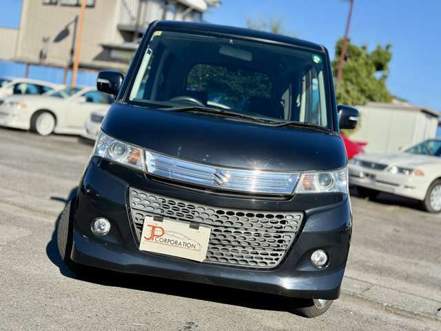 フロント周りです。外装は大きなキズ凹みなくきれいな状態です。