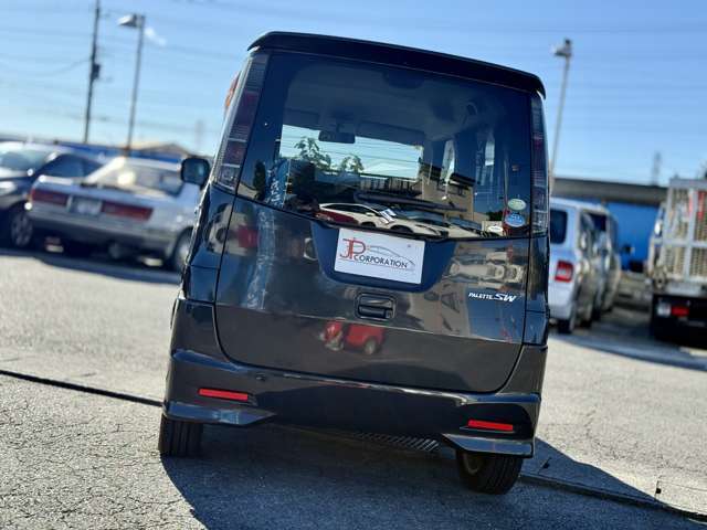 リア側です。キズ凹み無くきれいな状態です。写真の通りのものです、現車確認して見てください。