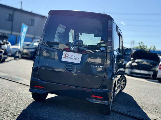 リア側です。キズ凹み無くきれいな状態です。写真の通りのものです、現車確認して見てください。