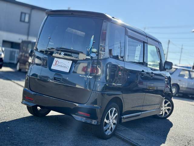 リア側です。キズ凹み無くきれいな状態です。写真の通りのものです、現車確認して見てください。