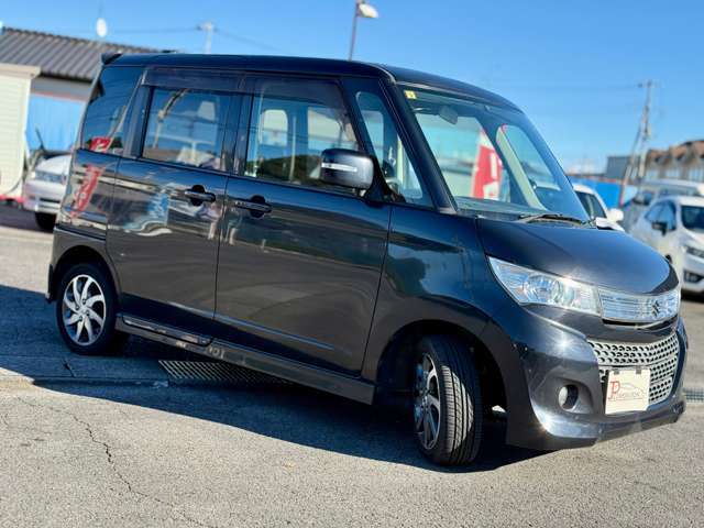 右サイド側です。傷凹みなく綺麗な状態です。