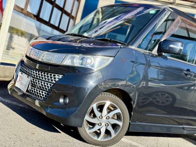 ヘッドライトも黄ばみなどなく綺麗な状態です。夜間はしかっり照らしてくれるので、安心して走行ができます。