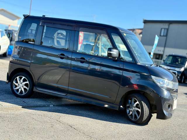 右サイド側です。傷凹みなく綺麗な状態です。