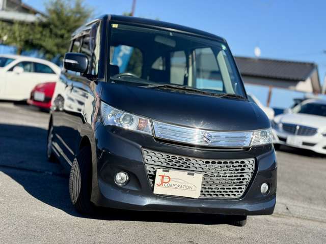 フロント周りです。外装は大きなキズ凹みなくきれいな状態です。