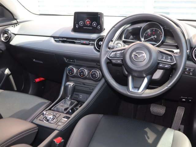主要装備2：オートクルーズ（全車速追従機能付） アダプティブLED　　AT誤発進抑制　スマートブレーキ　パーキング センサー　360° ビュー モニター　ブラインドスポットモニタリング　車線逸脱警報