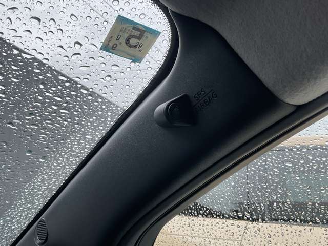 セキュリティアラームを装備しておりますので、車上荒らしや車両盗難などの防止に役立ちます