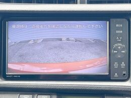 【バックカメラ】駐車時に後方がリアルタイム映像で確認できます。大型商業施設や立体駐車場での駐車時や、夜間のバック時に大活躍！運転スキルに関わらず、今や必須となった装備のひとつです！