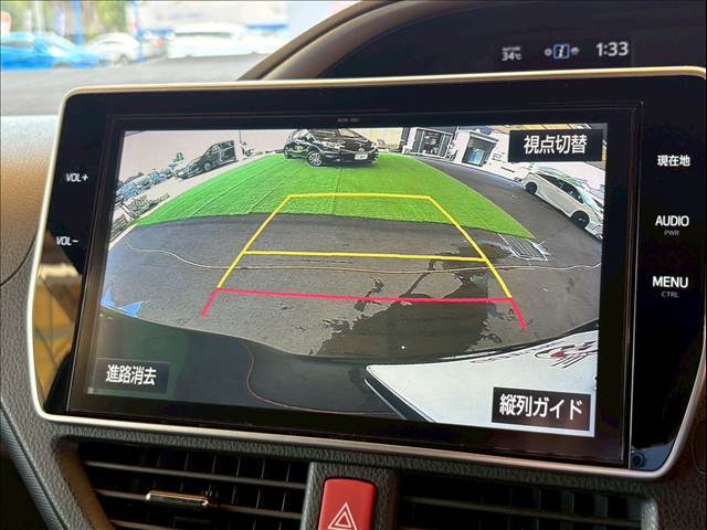 【カラーバックモニター】を装備しております。リアの映像がカラーで映し出されますので日々の駐車で安心安全です。