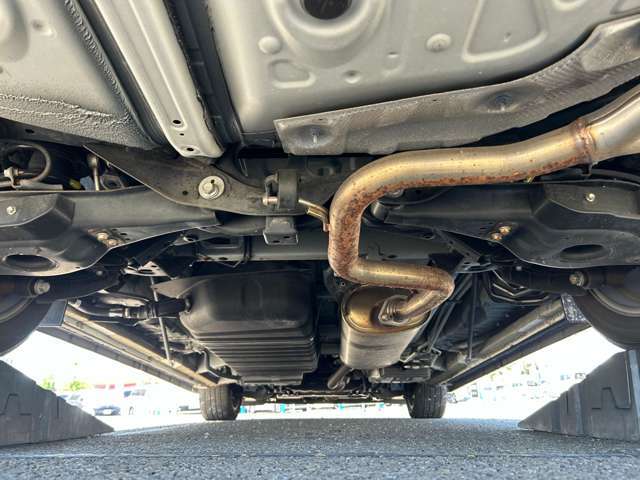 当社の展示車は全車両に”社団法人自動車公正取引協議会”の車両状態説明書を掲示しております。修復歴の有無は勿論、ドア等の外板の交換歴の有無までも表示☆口頭説明では無く書面にてお渡ししております♪