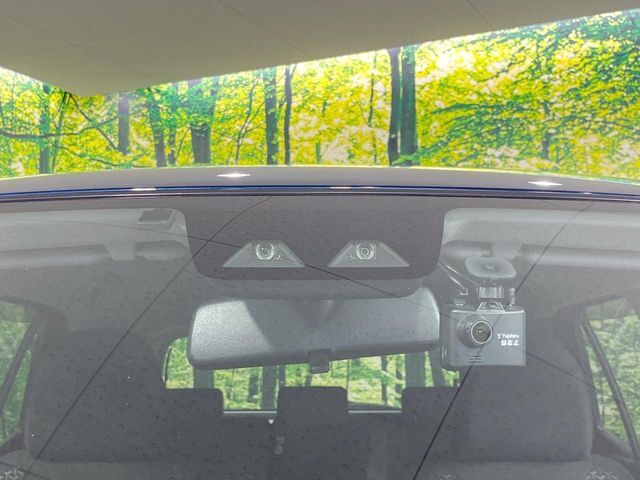 【スマートアシスト】走行中に前方の車両等を認識し、衝突しそうな時は警報とブレーキで衝突回避と被害軽減をアシスト。より安全にドライブをお楽しみいただけます。