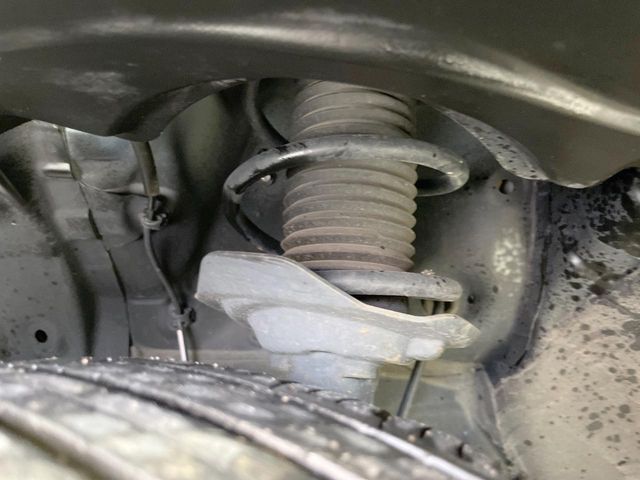 お車を安心してお乗りいただく為には、足回りの定期点検が欠かせません。サービスサポート（有償保証）では無料点検もご提供しており、安心のカーライフをお過ごしいただけるサポート体制が整っています。