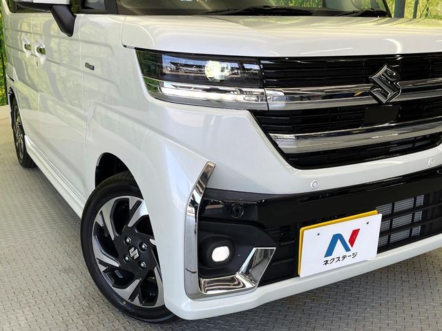 【LEDヘッドライト】悪天候や夜間走行時も良好な視界を確保し安心して運転できる高輝度LEDヘッドライトを装備！点灯速度が早く、消費電力も抑えられています。