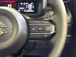 【アダプティブクルーズコントロール】高速道路での長距離走行が楽に！！自動で速度を保つクルーズコントロールが、衝突軽減システムと連携し、前方の車両を感知して車間を保つように速度調節してくれます！！