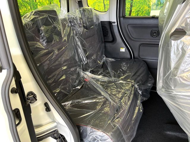 高品質なオリジナルフロアマットもオプションにてご用意しております。お好きなデザインやカラーをお車に合わせて選んでいただくことができます♪