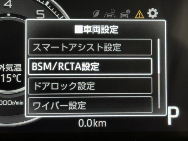 ブラインドスポットモニターはドラミラーの死角領域に入った車両の存在とその死角領域に急速に接近してくる車両の存在を運転者に提供する、補助的なシステムですよ。