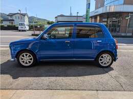 外装に目立った傷やヘコミ等無く綺麗な状態になります！