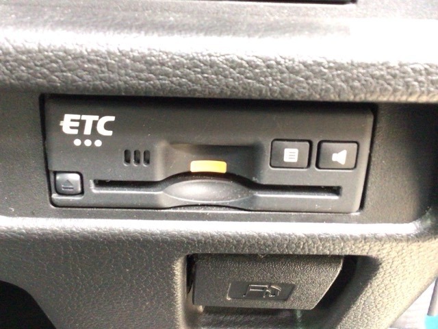 【ETC車載器】もはや必須アイテムのETCを搭載！高速道路のご利用時にとても便利！わずらわしい料金所での現金支払いが不要となりスムーズに通過できます♪